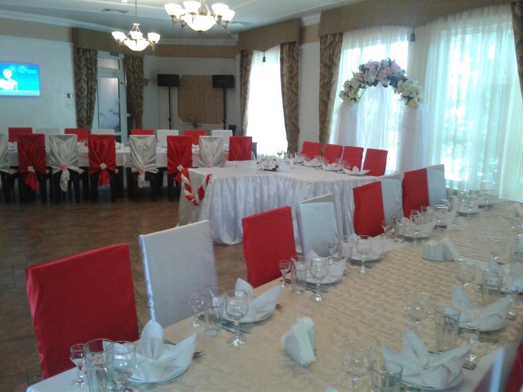 Status Hotel Poltava Exterior photo