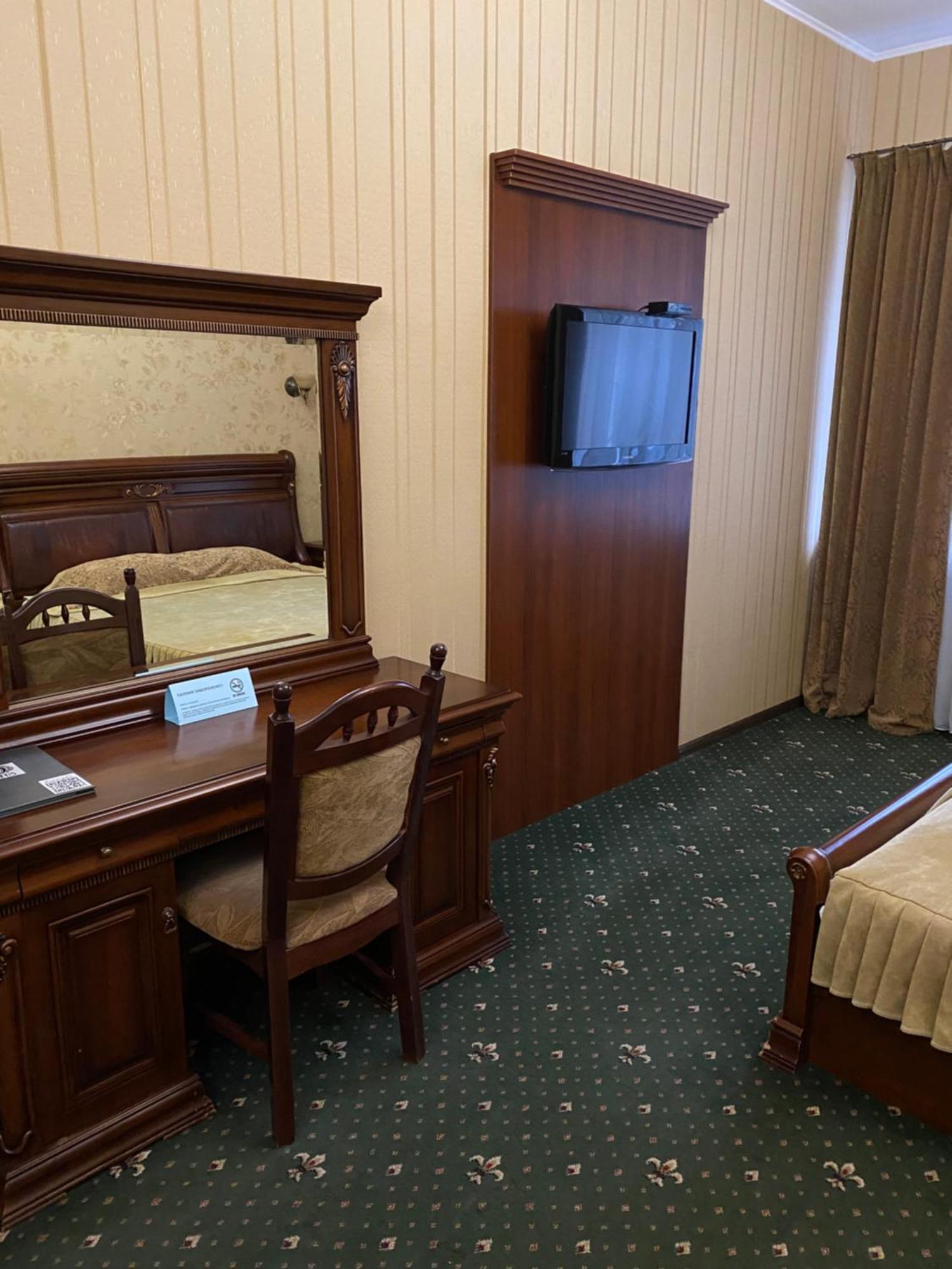 Status Hotel Poltava Exterior photo