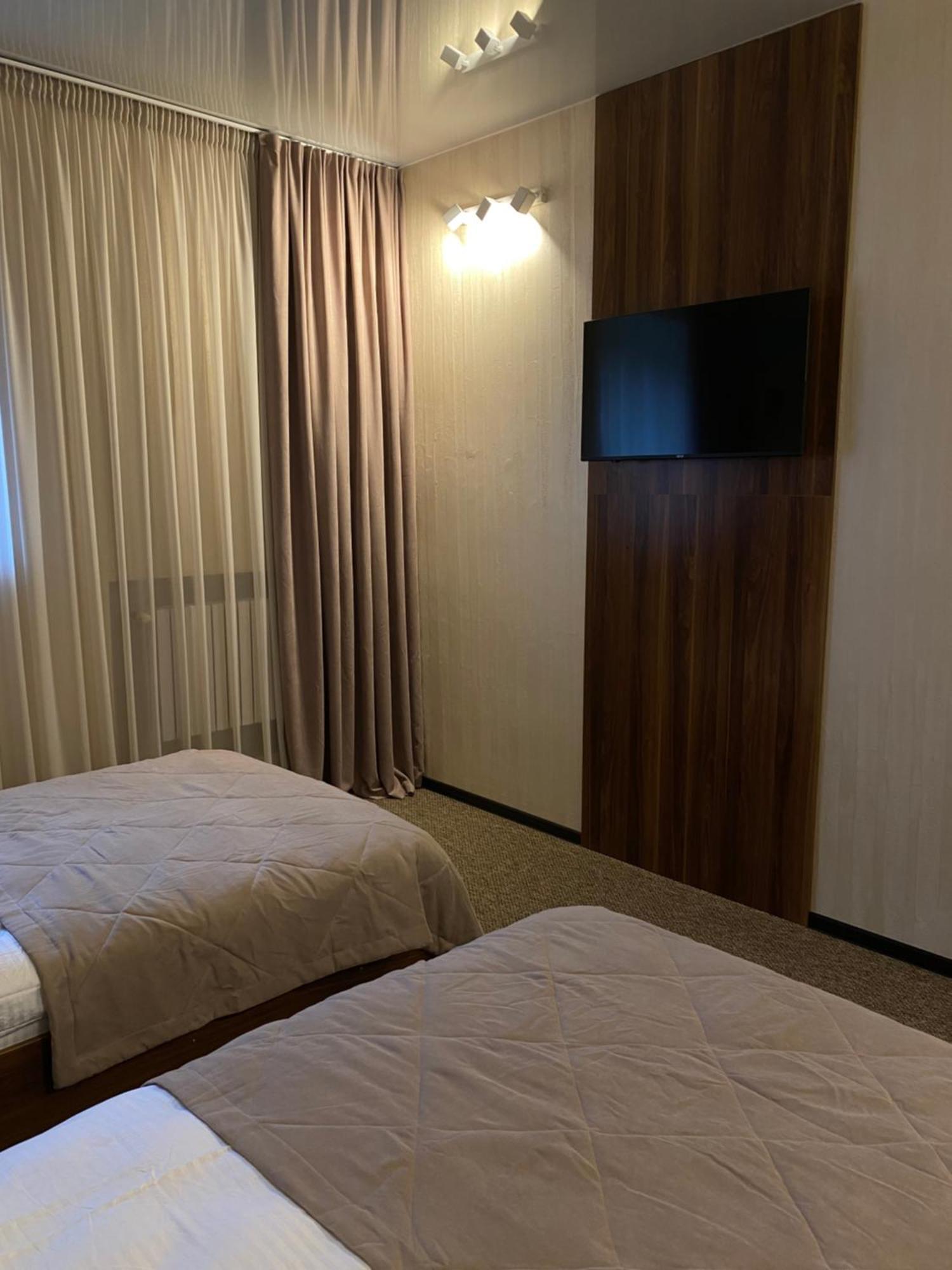 Status Hotel Poltava Exterior photo