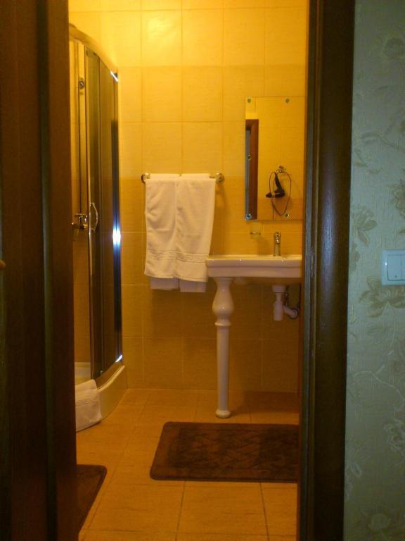 Status Hotel Poltava Room photo