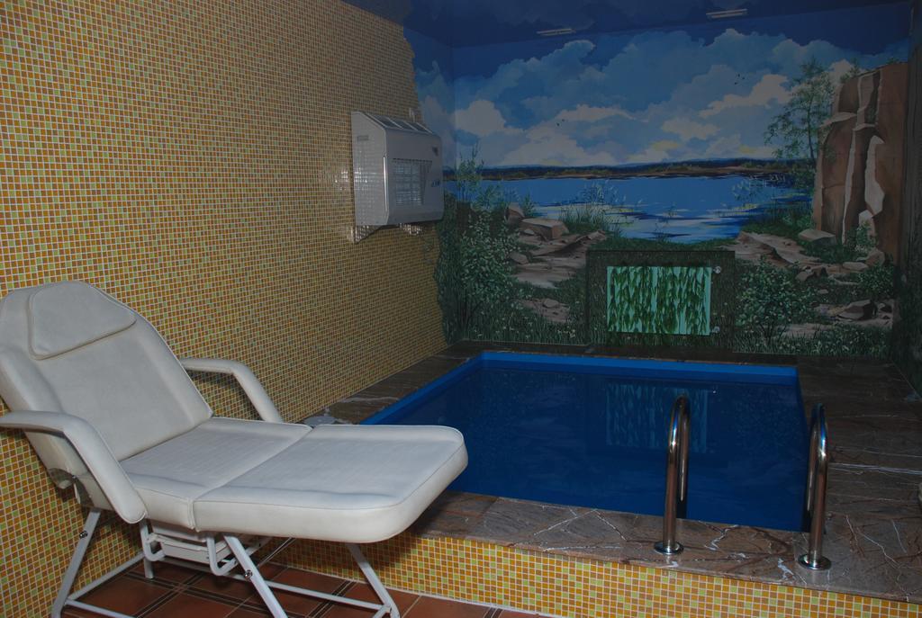 Status Hotel Poltava Exterior photo