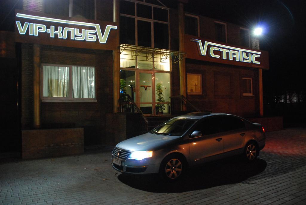 Status Hotel Poltava Exterior photo
