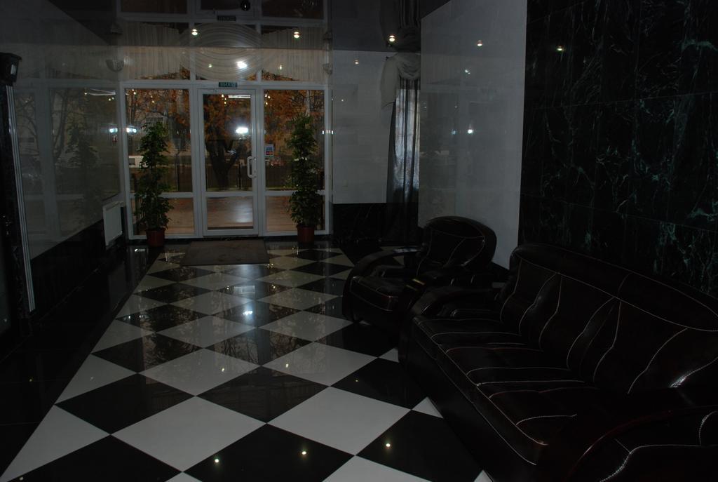 Status Hotel Poltava Exterior photo