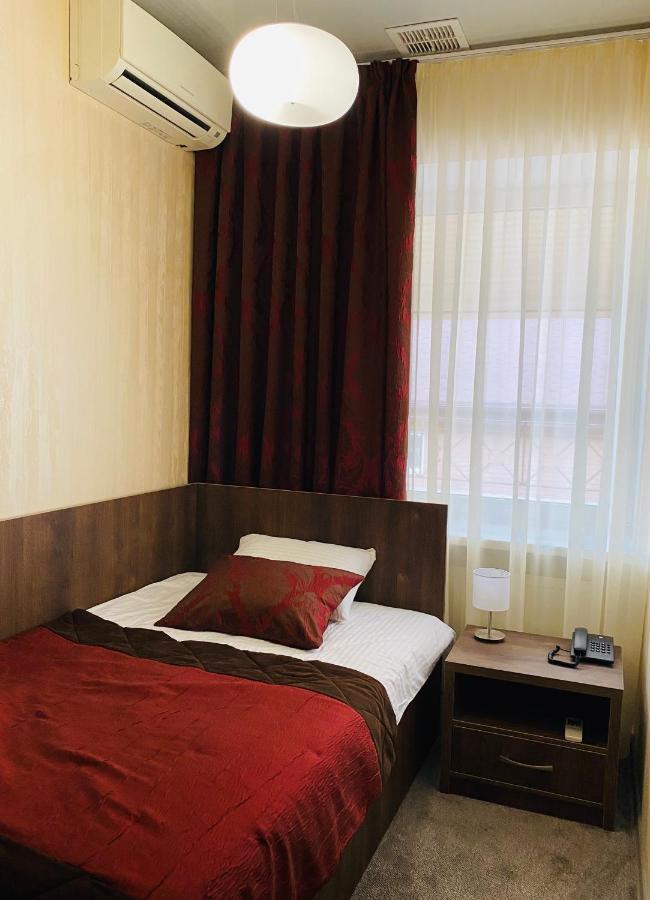 Status Hotel Poltava Exterior photo